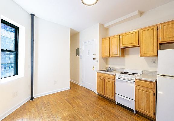 5th image of 136 E 28th St APT 3FE
