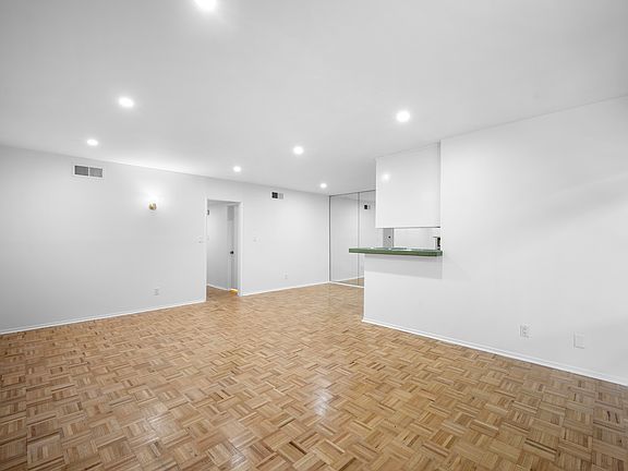 2nd image of 5320 Zelzah Ave APT 314