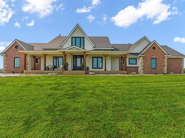 5721 NW Humphrey Rd, Topeka, KS 66618
