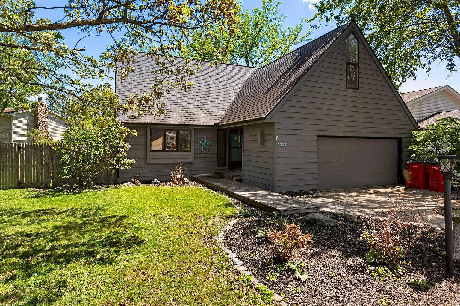 2304 Sumac Ct N photo 1