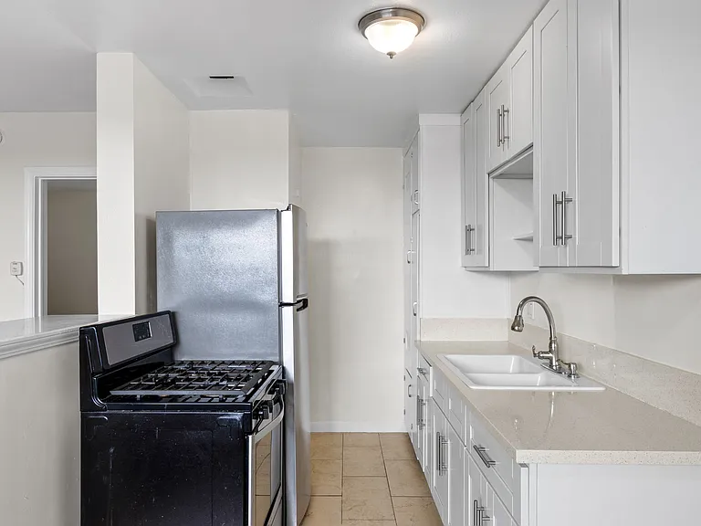 1119 N Genesee Ave #1 — Photo 6