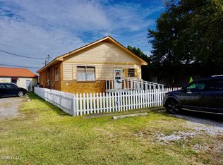 621 Elaine St, Waveland, MS 39576