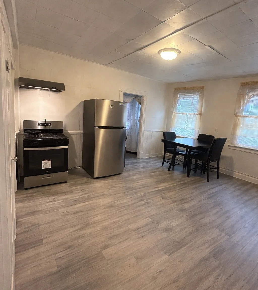 3 bed, 1220 sqft, $1,500 — Photo 1