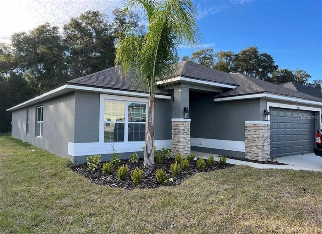 4 bed, 2.0 bath, 1815 sqft, $2,300 — Photo 1