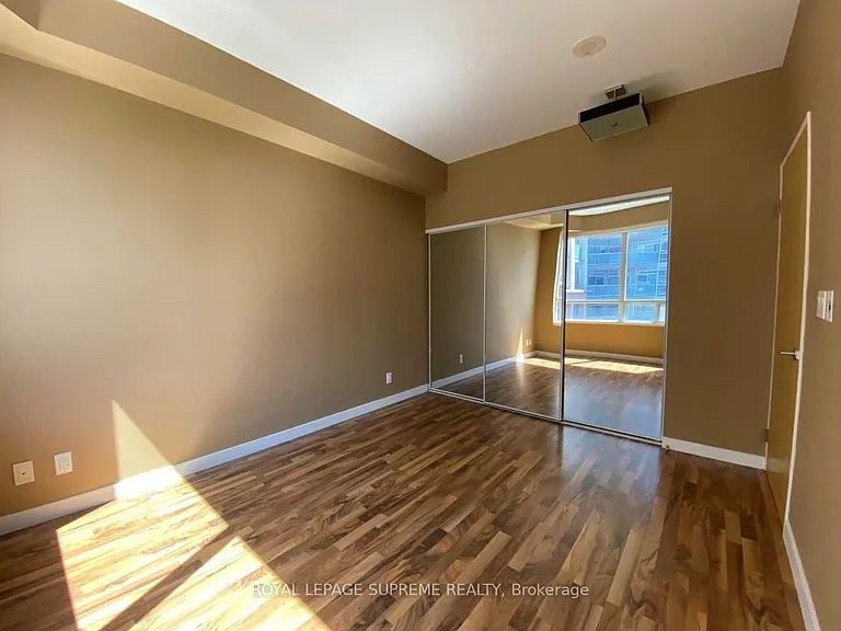 1005 King St W #703 — Photo 12