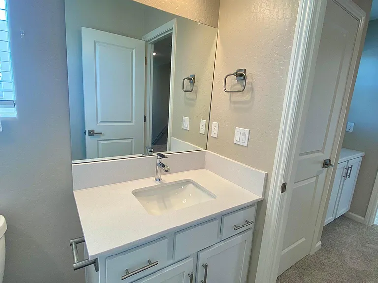 1102 Royalty Way W — Photo 17