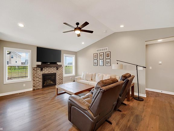 5th image of 111 Saint Marys Ct
