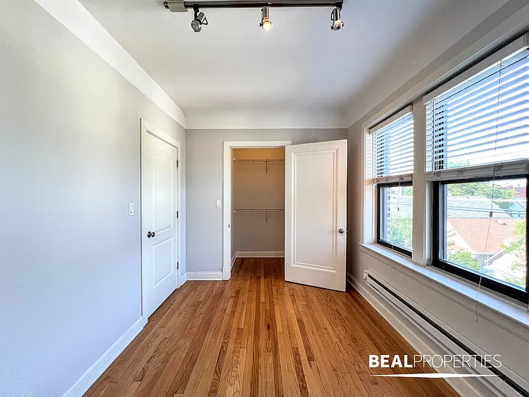 2321 N Rockwell St #C3 — Photo 8