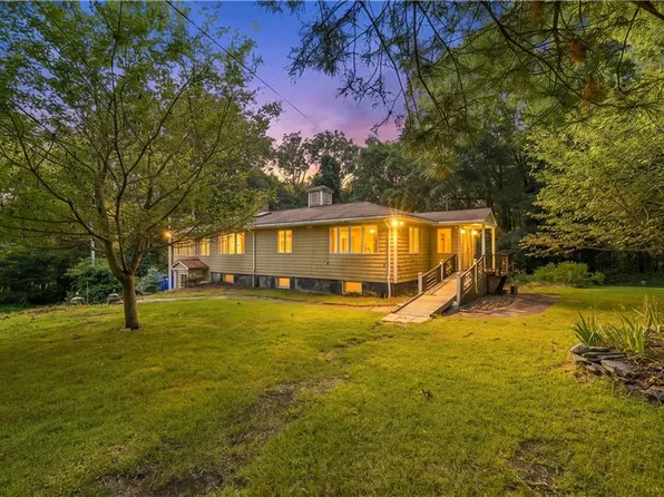20 Old Colonial Village Rd, Hopkinton, RI 02804