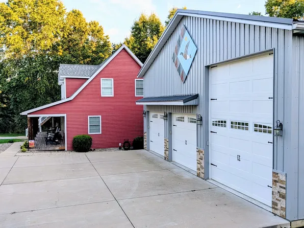74 Oakbrook Ct, Mineral Wells, WV 26150