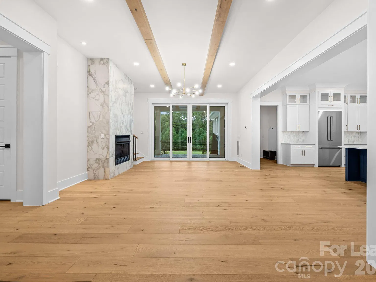 4 bed, 4.0 bath, 5129 sqft, $6,950 — Photo 2