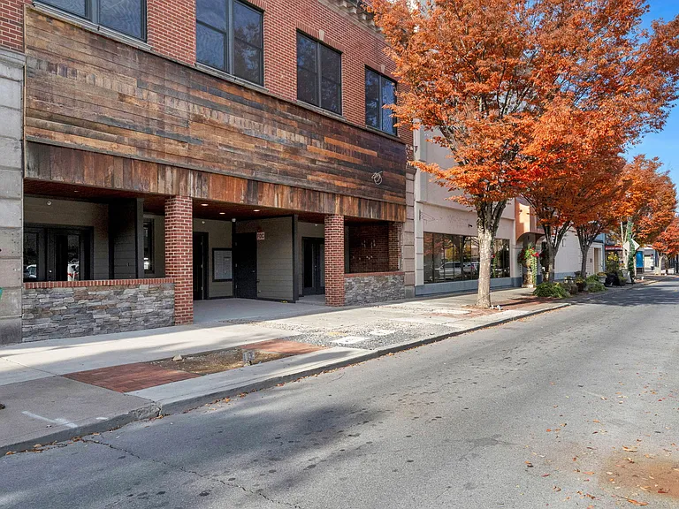 214 Broad St #D — Photo 6