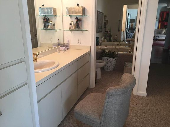 Master bath/vanity