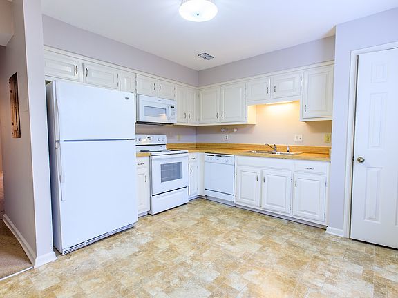 3rd image of 117 Academy Sq