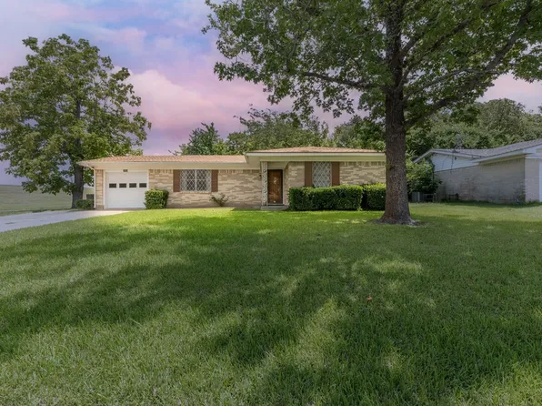 1608 Nichols St, Ennis, TX 75119