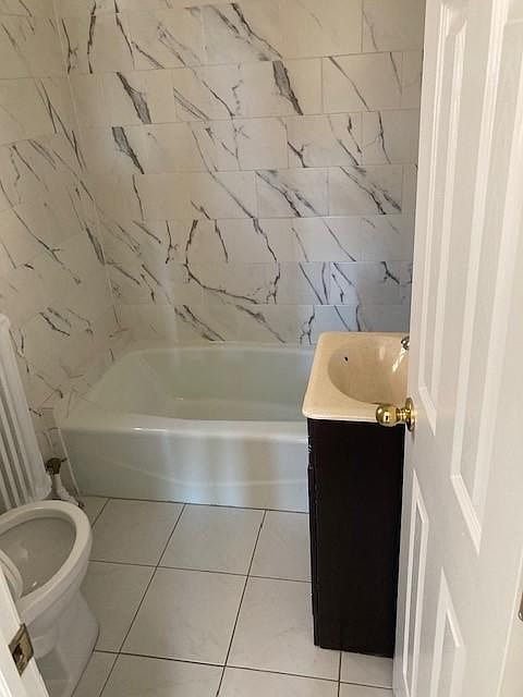 1st image of 237 Larchmont Ave #3A