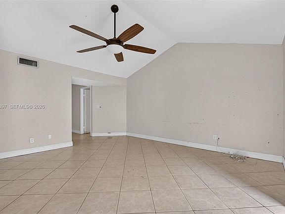 5th image of 995 Riverside Dr APT 120