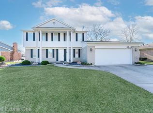 6846 Northpoint Dr, Troy, MI 48085