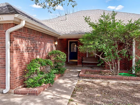 4th image of 941 Reeves St