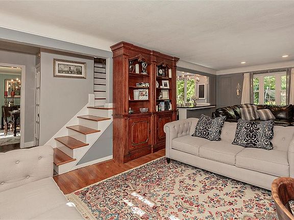 3rd image of 840 Rose Blvd
