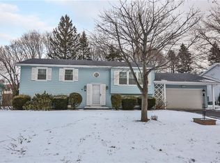 36 Pin Oak Ln, Rochester, NY 14622