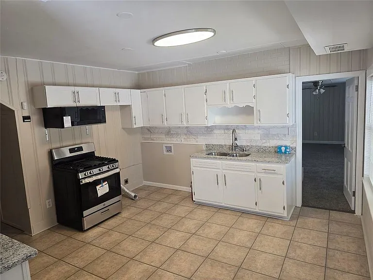 3420 Northside Dr — Photo 17