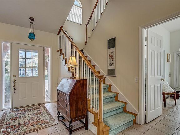 4th image of 238 Seaview St