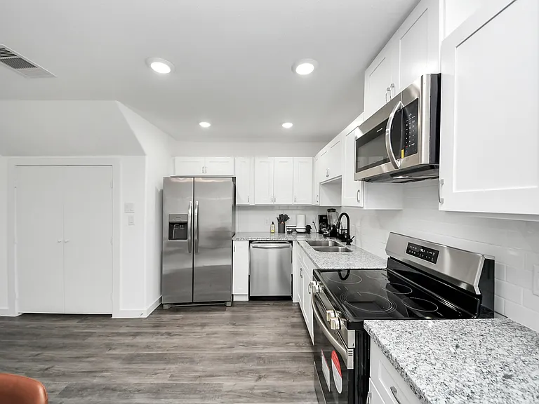 3910 Woolworth St — Photo 4