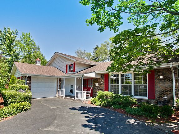 3rd image of 2111 N Kennicott Dr