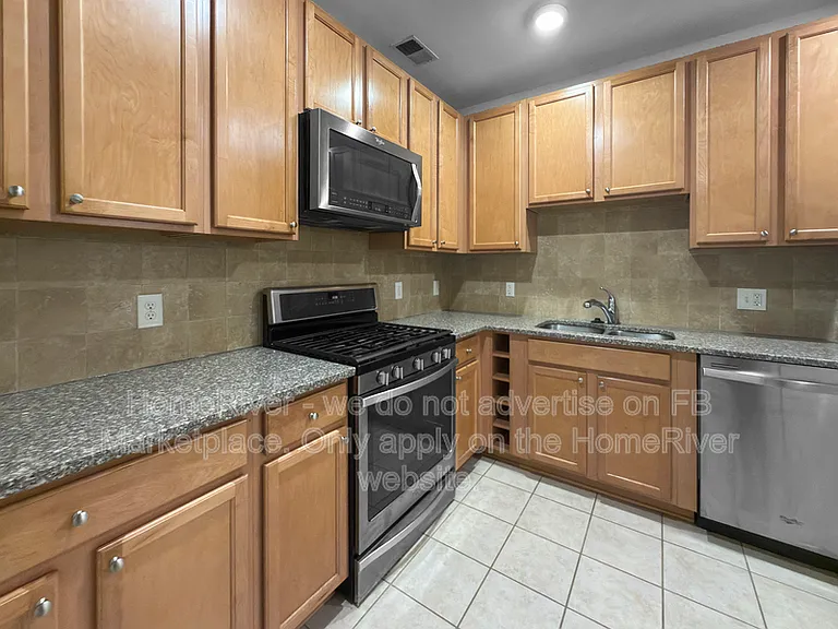 2907 Bleeker St #203 — Photo 7