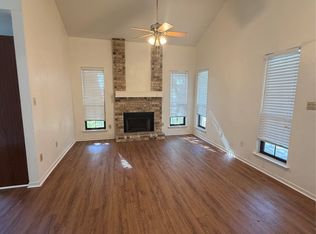 728 W San Antonio St #728728B, Lockhart, TX 78644