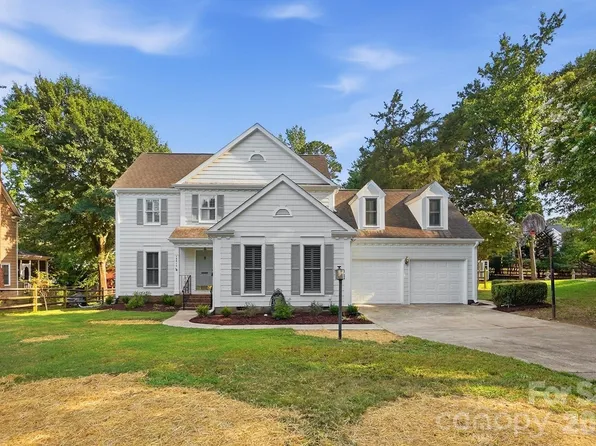 10012 Brass Eagle Ln, Charlotte, NC 28210