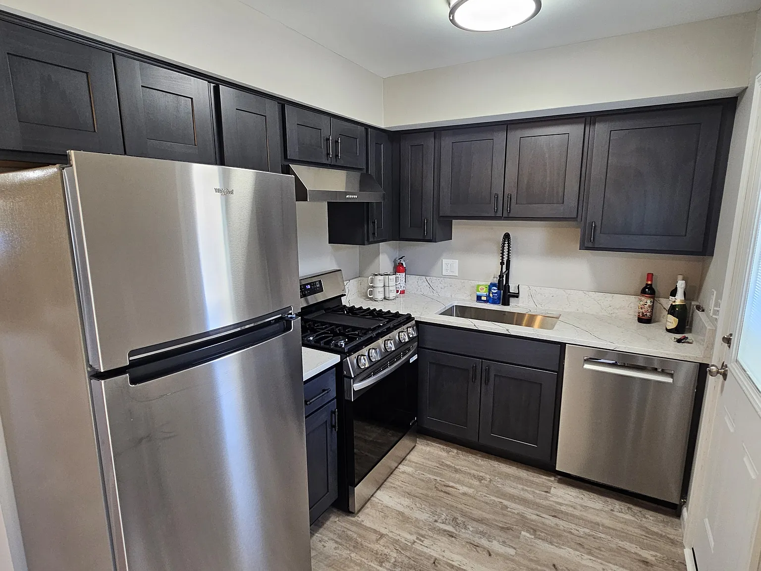 2 bed, 1000 sqft, $2,000 — Photo 2