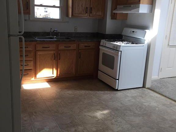 4th image of 958 Vine Ave