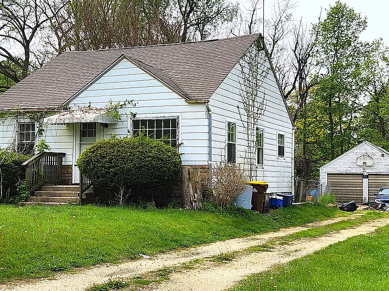 714 Albert Ave — Photo 2
