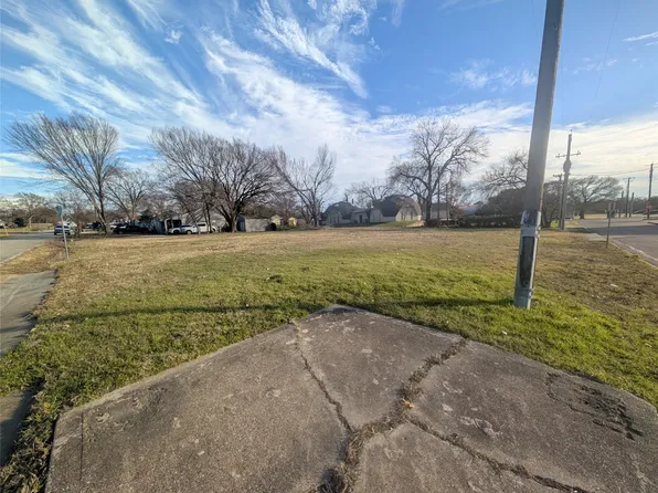 1312 W Ave E, Garland, TX 75040