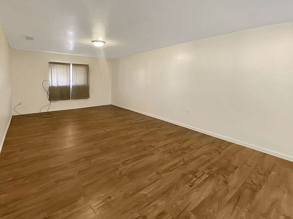 4th image of 1422 E Llano Dr