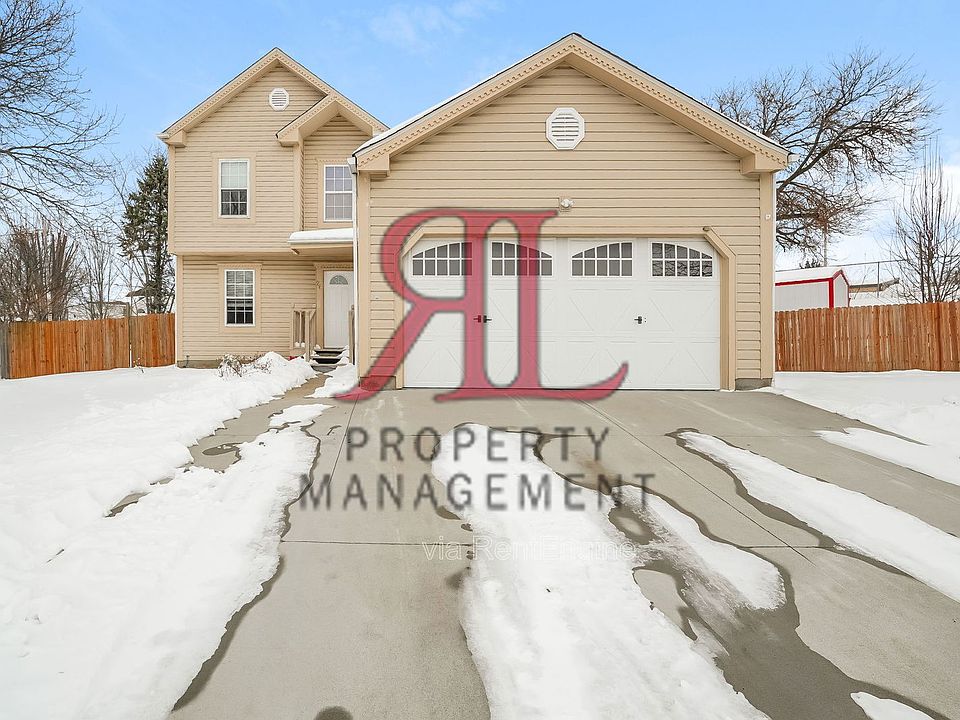 1st image of 26 E Woodfield Dr
