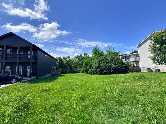 4th image of 1205 Walsh St