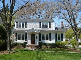 1264 Edgewood Rd, Lake Forest, IL 60045