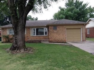 933 S Royal Rd, Wichita, KS 67207