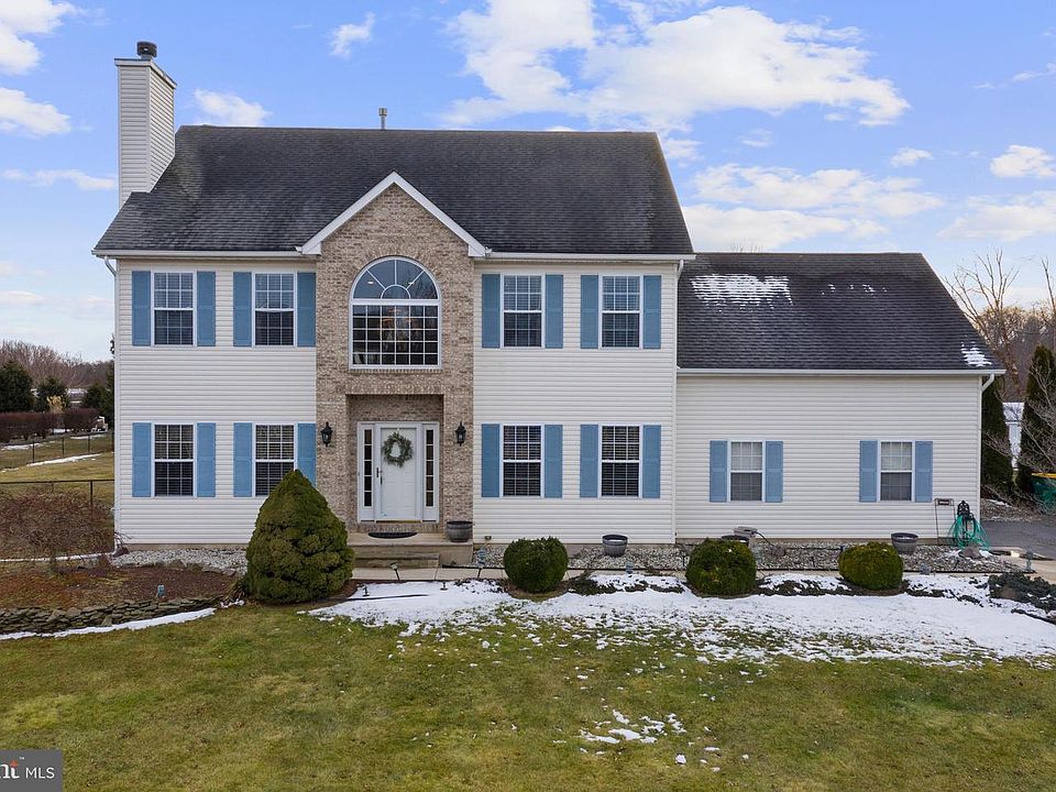 1st image of 14 Hazelnut Ln