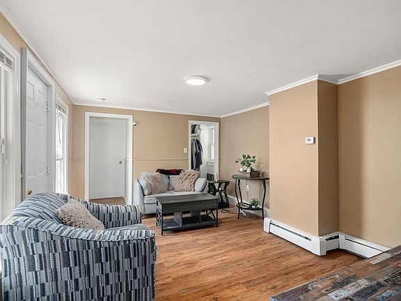 3rd image of 212 Princeton St APT 2