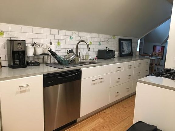 4th image of 1110 W Newport Ave APT 3F