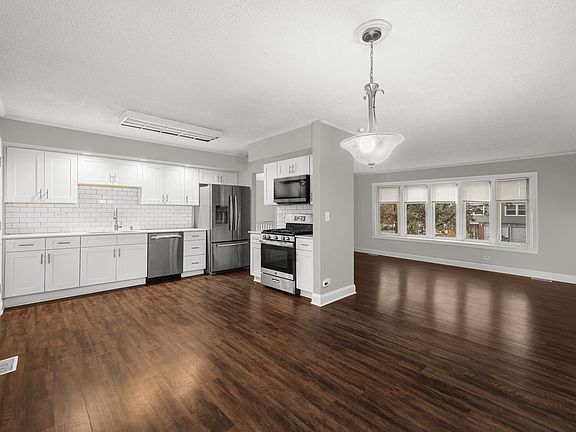 5th image of 1050 Parkview Dr