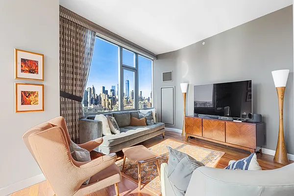 Sold by Compass | media 10