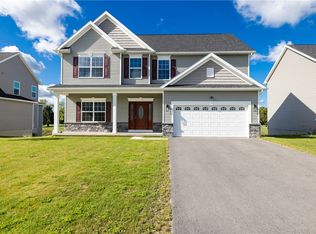 23 Kingsbarn Rd, West Henrietta, NY 14586