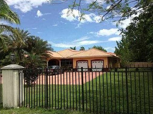 4th image of 8540 Sw 112 Street