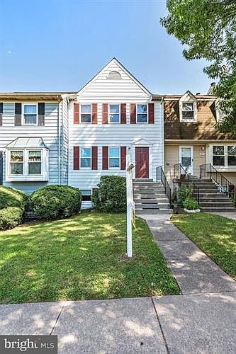 1st image of 973 Ferndale Ave