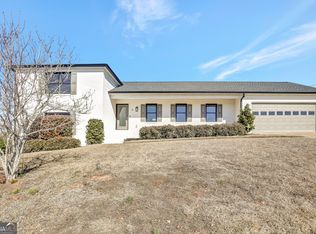 5 Colonial Dr, Newnan, GA 30263